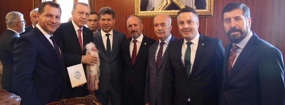 Kırmızı dipli mum Cumhurbaşkanı'nda