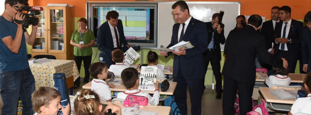 2 Bin 500 Öğrenciye Satranç Takımı Dağıtıldı