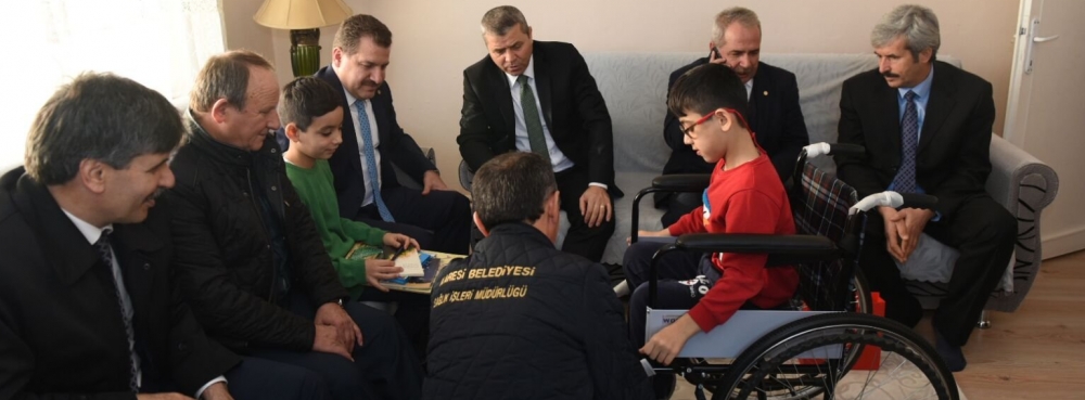 Başkan Yılmaz'dan engelleri kaldıran hediye