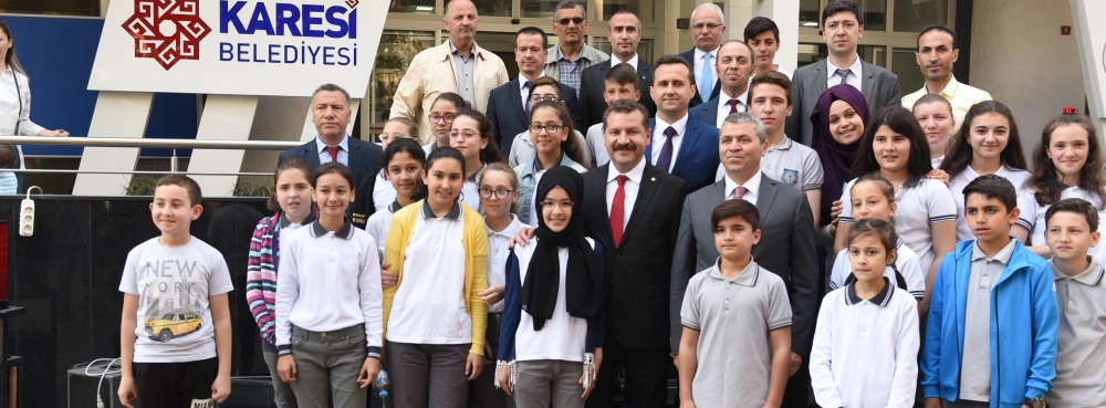 Minik eller ipleri sanata çevirdi
