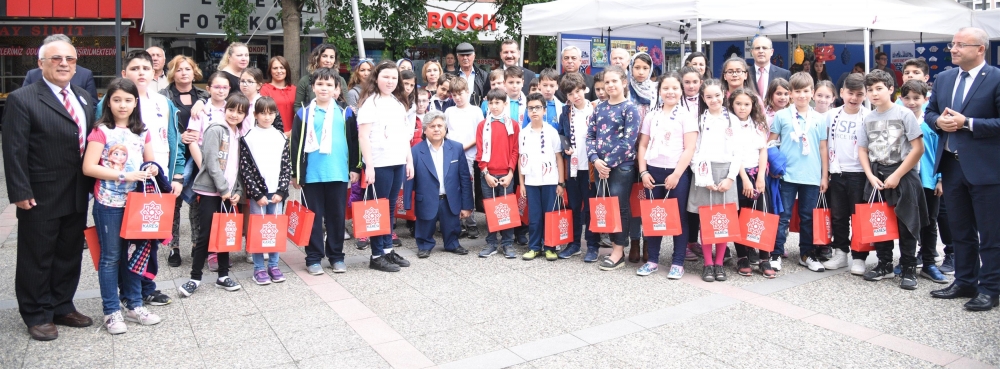 Karesili öğrencilerden geri dönüşüm sergisi
