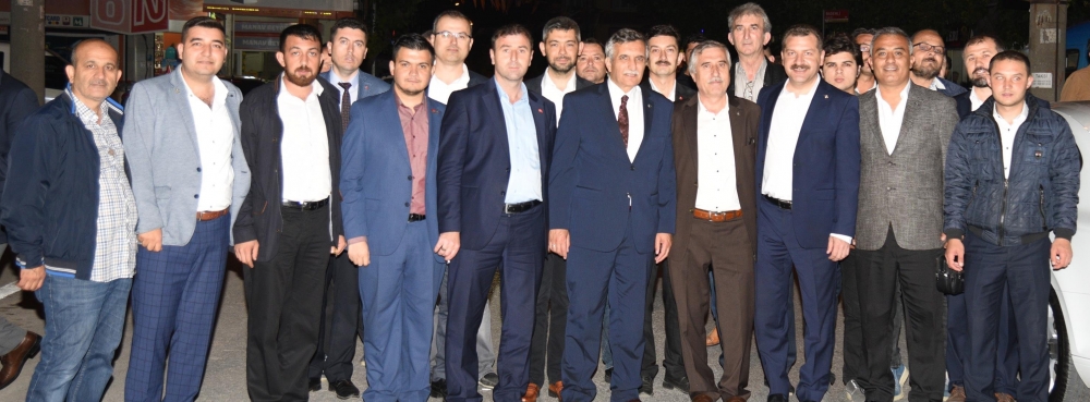 AK Kadrolar Karesi'de sıkmadık el bırakmadı