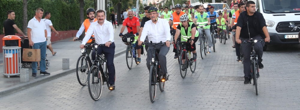 Bisiklet Dostu Başkan, Zeytinburnu'nda pedal çevirdi