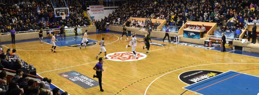 Karesispor taraftarıyla kazandı