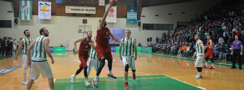 Karesispor liderliği Bursa’da bıraktı