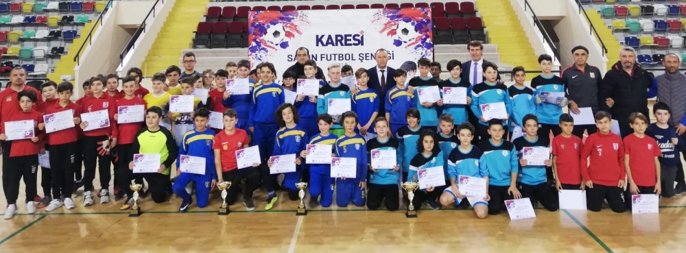 Karesi'de öğrenciler tatili sporla geçiriyor