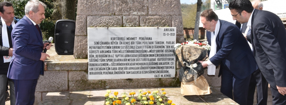 Kurtdereli Mehmet Pehlivan Mezarı Başında Anıldı