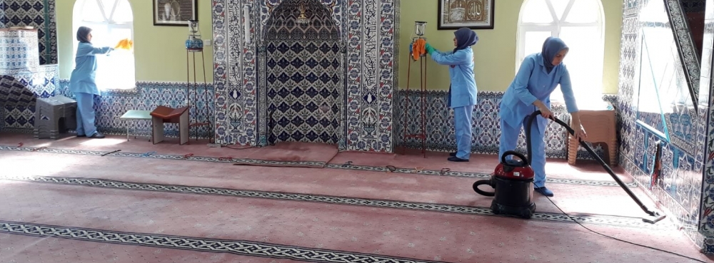 Karesi’de İbadethanelerde Ramazan Temizliği