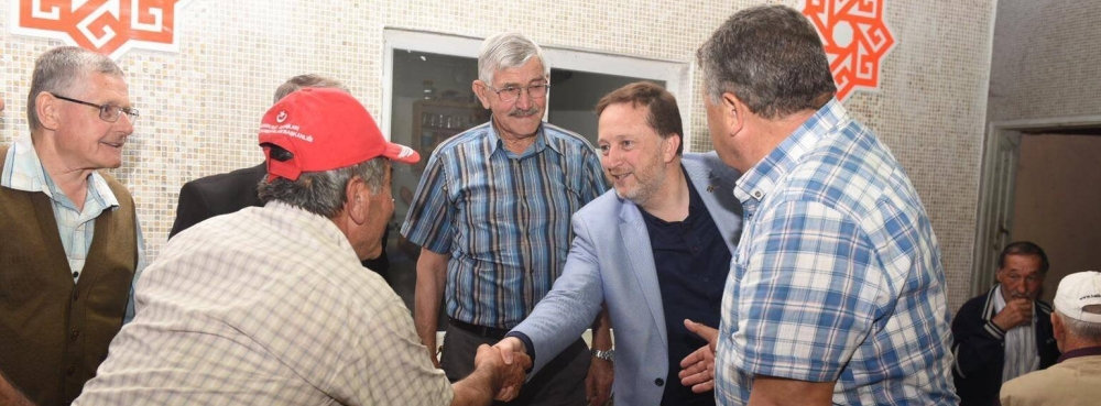 Başkan Orkan vatandaşları dinliyor