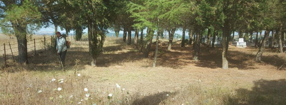 Karesi’de Bayram Öncesi Mezarlık Temizliği