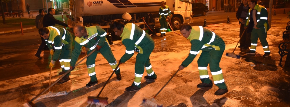 Karesi'yi tazyikli sıcak su ile yıkıyoruz