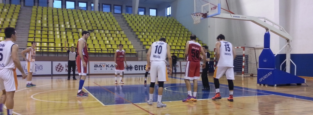 Karesi Basketbol ilk mağlubiyetini İnegöl’de aldı