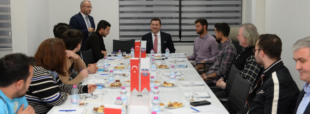 Başkan Yılmaz, "Gençlerin fikirleri, bizim fikirlerimizdir"