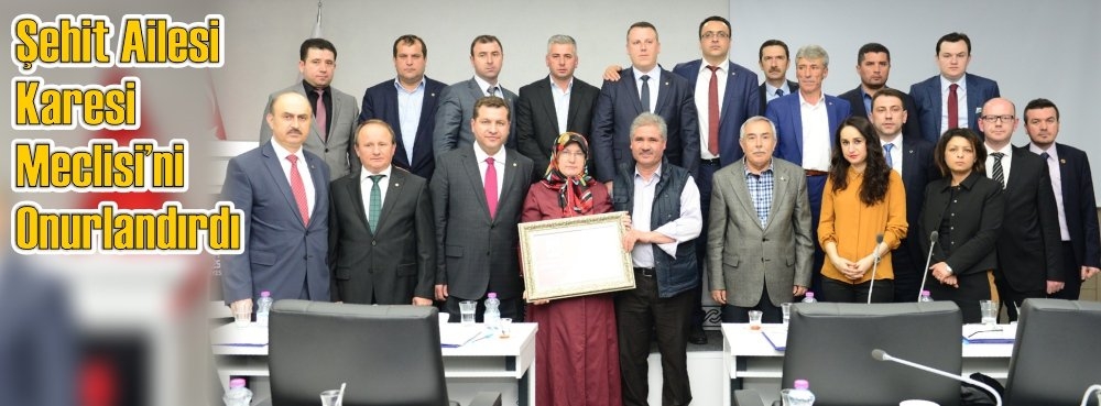 Şehit ailesi, Karesi Meclisi'ni onurlandırdı