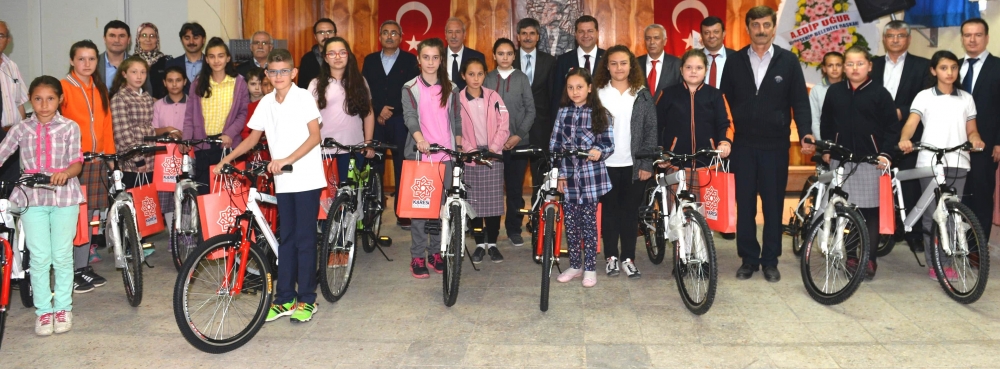 Kitap okudular, bisikleti kaptılar