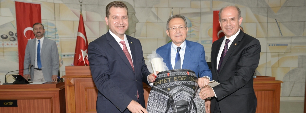 Başkan Uğur’a ‘Balıkesir Yatırım Başpehlivanı’ Kıspet’i