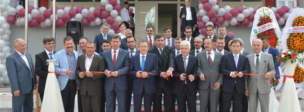 Başkan Yılmaz, Kepsut Yabancı Diller Okulu'nun açılışına katıldı