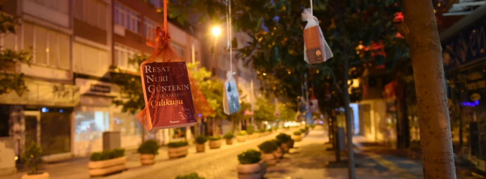 Karesi'de ağaçlar 'kitap' açtı