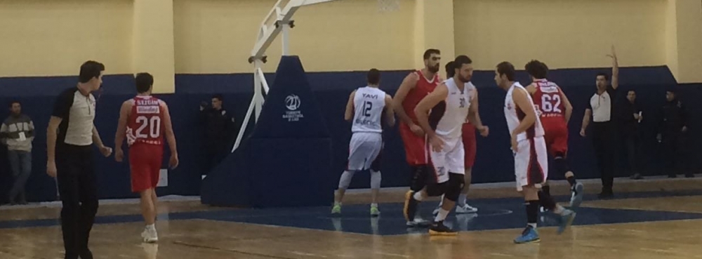 Karesi'den gövde gösterisi