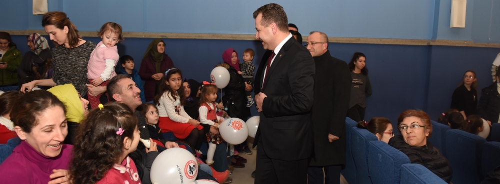 4 bin 500 çocuk tiyatro ile buluştu