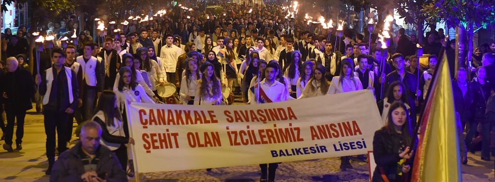 Çanakkale Şehitleri anasına fener alayı düzenlendi