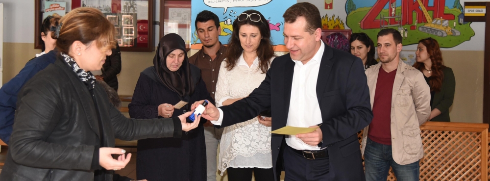 Oyunu kullanan Başkan Yücel Yılmaz; “Tarihi bir gün yaşıyoruz”