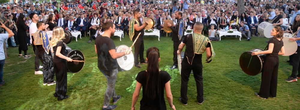 Dünya, Karesi'de buluştu