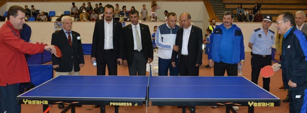 Başkan Yılmaz, masa tenisi oynadı