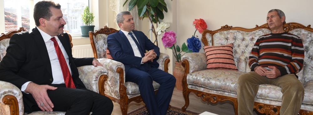 Başkan Yücel Yılmaz’dan çat kapı ev ziyaretleri