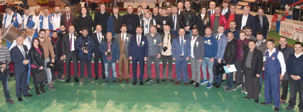 Balıkesir'de başpehlivanlar Şehitler için kol bağlıyor