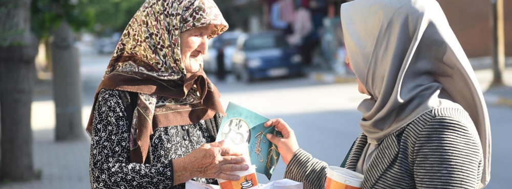 Komşuluk, Karesi'de yaşıyor
