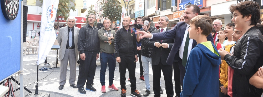 Karesi'de her yer spor