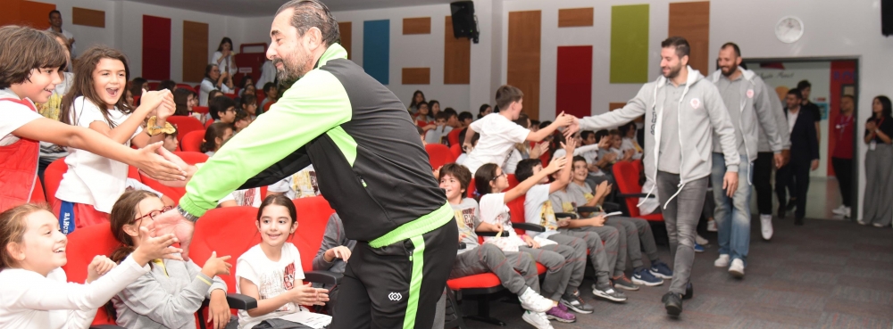 Karesispor sezonu Bahçeşehir Koleji’nde açtı