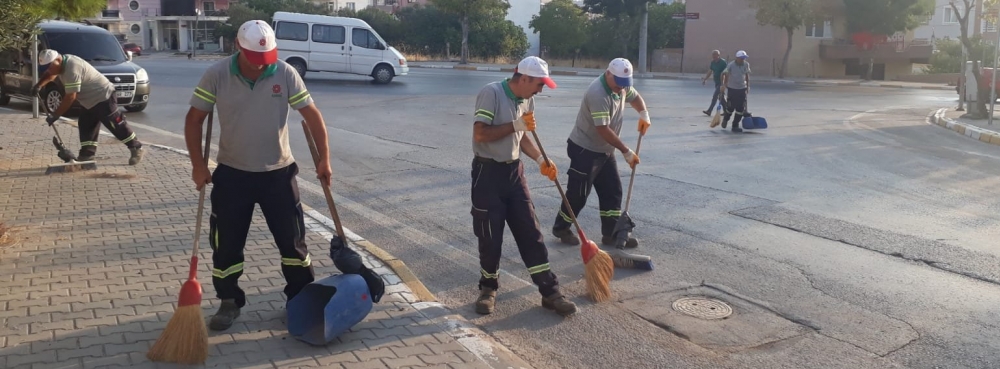 Karesi'de Sokaklara Dip Bucak Temizlik