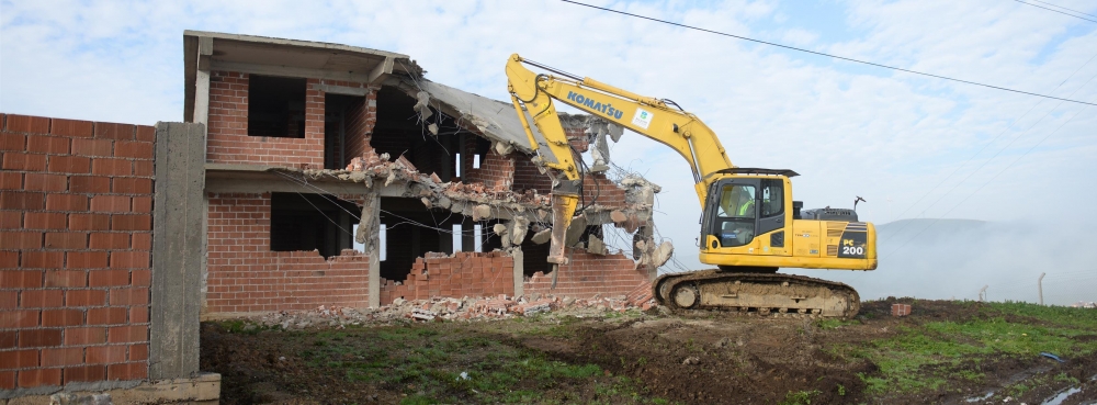 Kabakdere Mahallesi'nde kaçak yapıların yıkımı