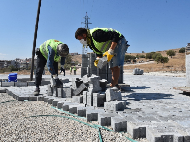 KARESİ’DE YOL ÇALIŞMALARI DEVAM EDİYOR