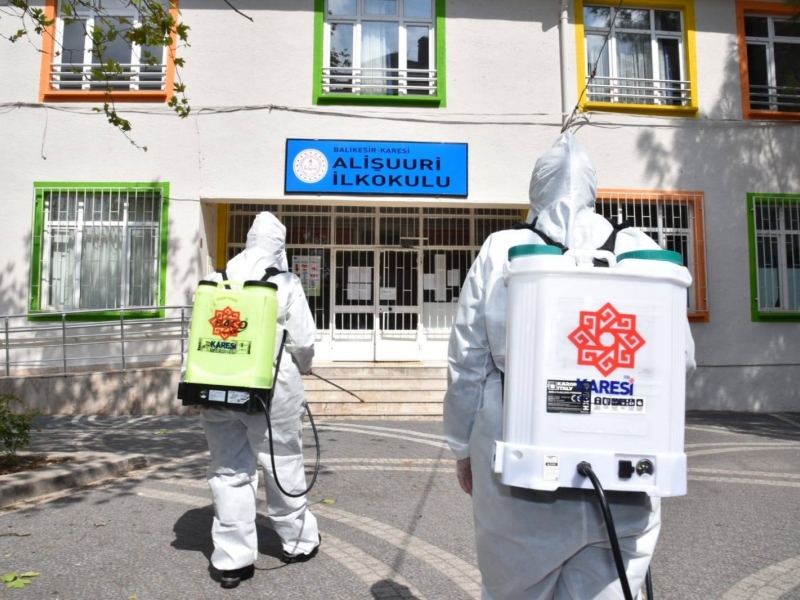 KARESİ BELEDİYESİ OKULLARI DEZENFEKTE ETTİ