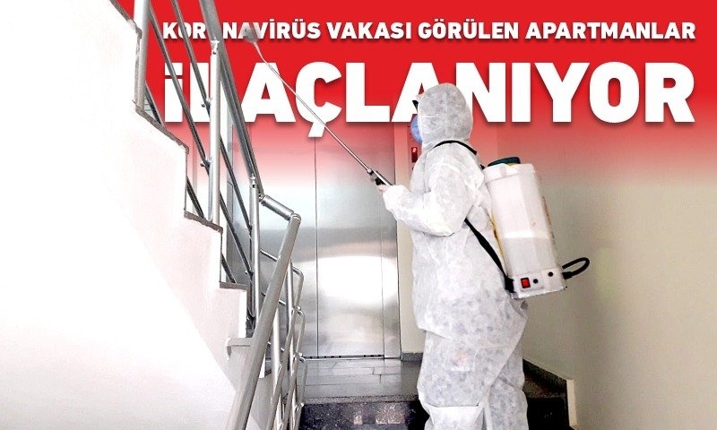 KARESİ BELEDİYESİ KORONAVİRÜS VAKASI GÖRÜLEN APARTMANLARIN ORTAK ALANLARINI İLAÇLIYOR