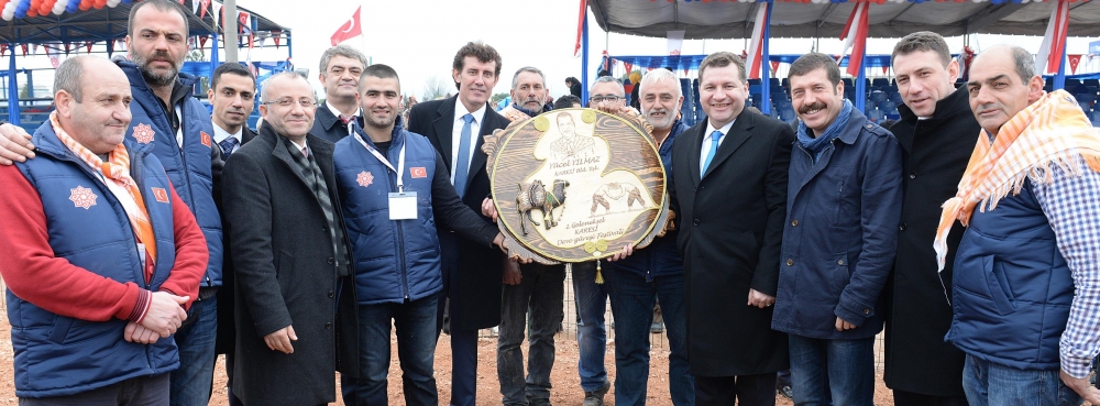Karesi, deve güreşlerinin de Kırkpınar'ı olma yolunda