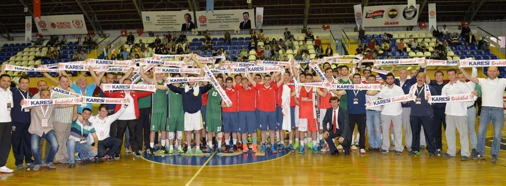 Karesi'de galip dostluk