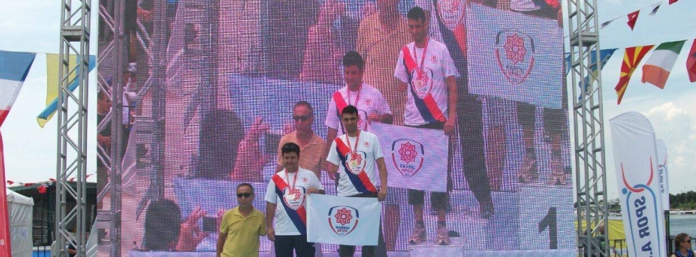 PARATRİATLETLER İSTANBUL KÜRSÜSÜNDE