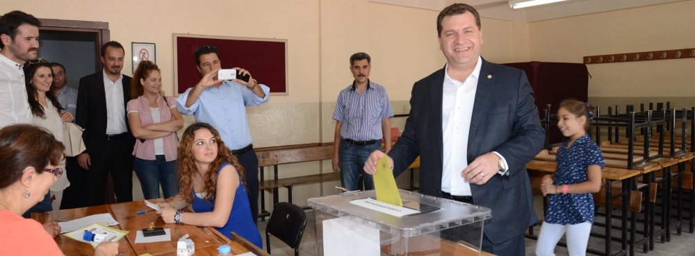 Başkan Yılmaz, oyunu Zühtü Özkardaşlar'da kullandı