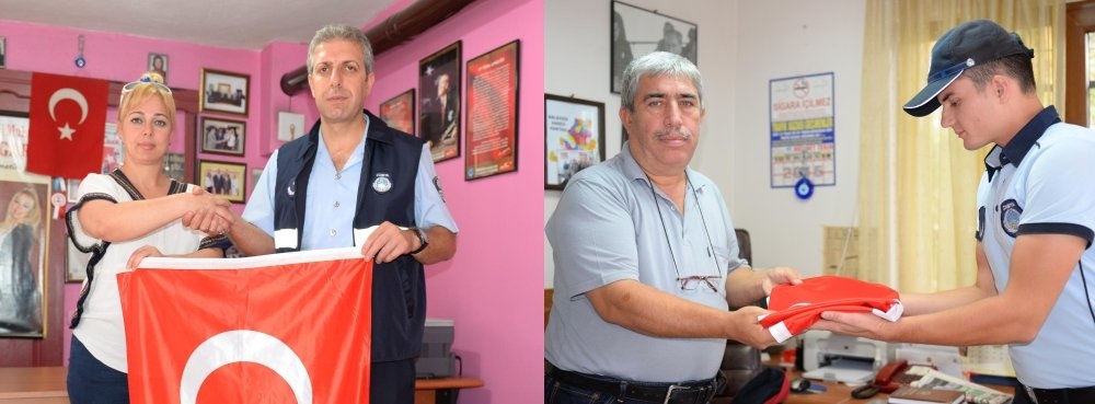 Başkan Yılmaz'dan Karesi'deki tüm muhtarlara Türk Bayrağı