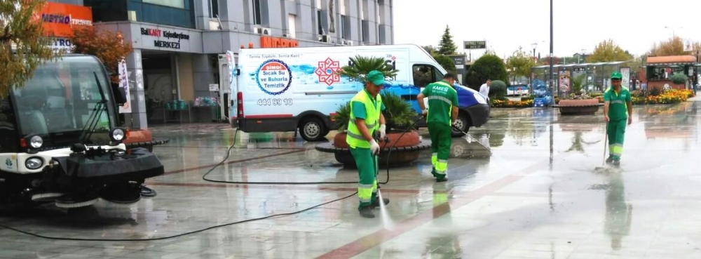 Karesi'nin her yeri tazyikli su ile yıkanıyor