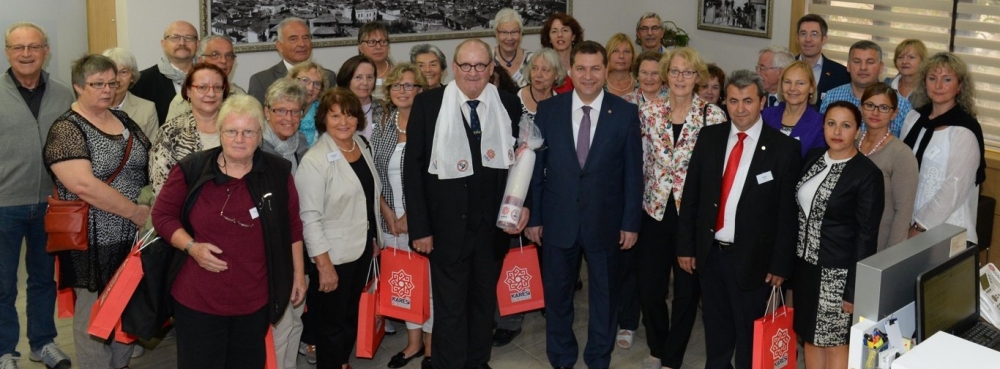 Başkan Yılmaz'dan Almanlara Türk usulü karşılama