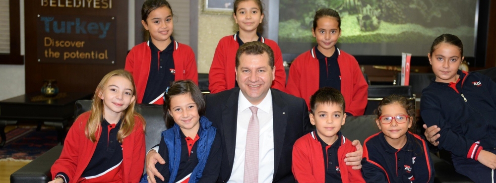 Karesi'li öğrenciler akıllı ekranda evlerini inceledi